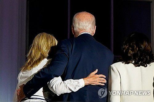 조 바이든 대통령(중앙)과 질 바이든 여사(좌측)[로이터 연합뉴스 자료사진]