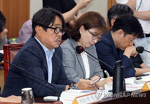 최저임금위, 발언하는 권순원 교수(세종=연합뉴스) 배재만 기자 = 최저임금위원회 공익위원 운영위원인 권순원 숙명여대 교수가 11일 오후 정부세종청사 최저임금위원회에서 열린 제10차 전원회의에서 발언하고 있다. 2024.7.11 scoop@yna.co.kr