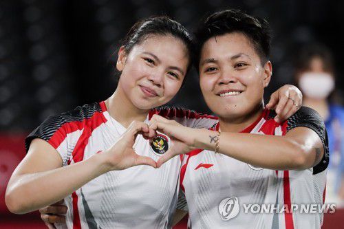 도쿄올림픽 배드민턴 여자복식 우승한 인도네시아 선수들. [EPA=연합뉴스]