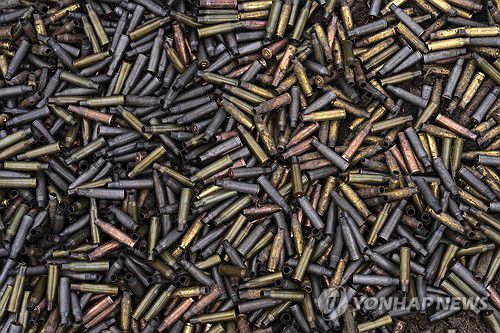 우크라이나 전장의 소총용 탄약[EPA 연합뉴스 자료사진. 재판매 및 DB 금지]