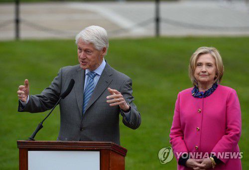 빌 클린턴 전 대통령 부부[EPA 연합뉴스 자료사진]