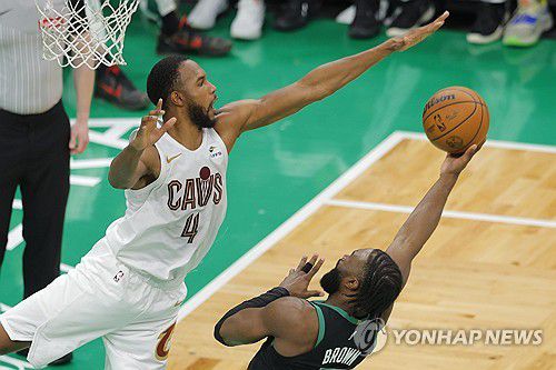 클리블랜드의 에번 모블리(왼쪽)[EPA=연합뉴스. 자료 사진]