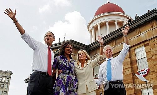 오바마 전 대통령 부부와 바이든 대통령 부부[로이터=연합뉴스 자료사진. 재판매 및 DB 금지]