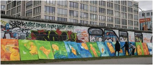 2016년 베를린장벽에 설치된 김근태 화백의 '들꽃처럼 별들처럼'의 일부[장애인과오대륙친구들 제공. 재판매 및 DB 금지]