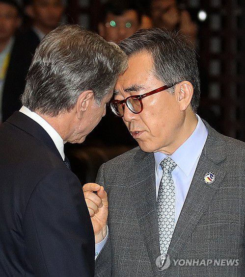 토니 블링컨 미국 국무장관과 대화하는 조태열 장관(비엔티안=연합뉴스) 김성민 기자 = 조태열 외교부장관이 27일(현지시간) 오전 라오스 비엔티안 국립컨벤션센터에서 열린 동아시아정상회의(EAS) 외교장관회의에서 토니 블링컨 미국 국무장관과 대화하고 있다. 2024.7.27 [공동취재] ksm7976@yna.co.kr