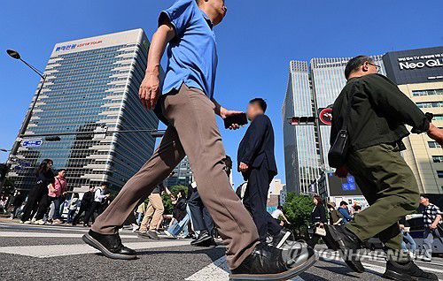 출근하는 시민들[연합뉴스 자료사진]