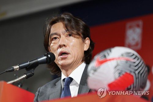 취임 기자회견서 발언하는 홍명보 감독(서울=연합뉴스) 서대연 기자 = 홍명보 한국 축구 국가대표 감독이 29일 오전 서울 종로구 축구회관에서 열린 취임 기자회견에서 발언하고 있다. 2024.7.29 dwise@yna.co.kr