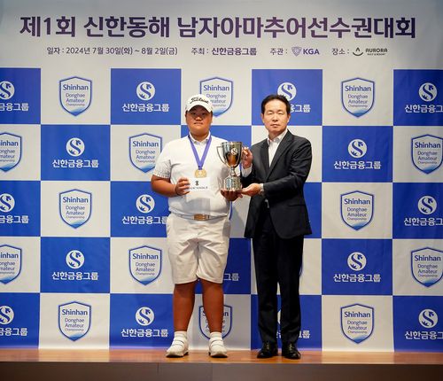 유민혁과 신한금융그룹 이인균 부사장.[신한금융그룹 제공. 재판매 및 DB 금지]