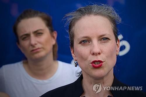 좌파연합의 총리 후보인 루시 카스테트 파리시 재정국장[AFP 연합뉴스 자료사진. 재판매 및 DB 금지]