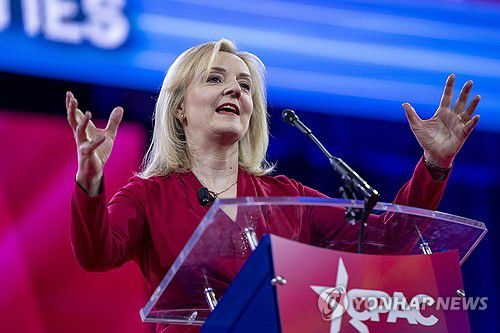 보수정치행동회의에서 연설하는 트러스 전 총리[EPA 연합뉴스 자료사진 재판매 및 DB 금지]