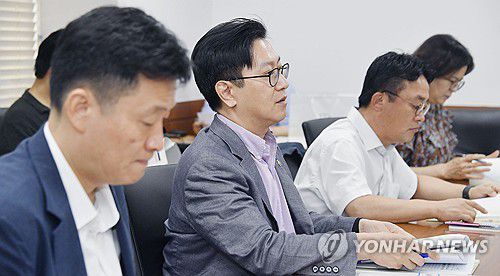 김범석 차관, 제19차 일자리 TF 회의 주재(서울=연합뉴스) 김범석 기획재정부 차관이 14일 오전 서울 종로구 정부서울청사에서 열린 '제19차 일자리 TF 회의'를 주재하고 있다. 2024.8.14 [기획재정부 제공. 재판매 및 DB 금지] photo@yna.co.kr