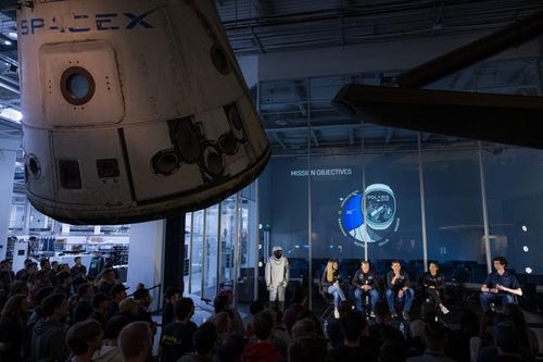 스페이스X와 함께 '폴라리스 던' 임무 브리핑하는 민간 우주비행사들[폴라리스 프로그램(Polaris Program Photos) 제공. 재판매 및 DB 금지]