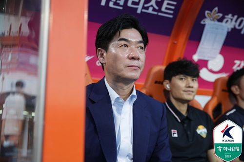 강원 윤정환 감독[한국프로축구연맹 제공. 재판매 및 DB 금지]