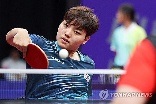 윤지유, 장애인아시안게임 탁구 클래식3 우승(서울=연합뉴스) 25일 중국 항저우 궁수 캐널 스포츠센터에서 열린 2022 항저우 장애인아시안게임 탁구 여자 단식 클래스3에서 우승한 윤지유가 공을 받아내고 있다. 2023.10.25 [대한장애인체육회 제공. 재판매 및 DB 금지] photo@yna.co.kr