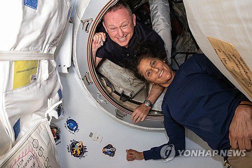 국제우주정거장에 체류 중인 NASA 우주비행사 부치 윌모어와 수니 윌리엄스[EPA=연합뉴스. 재판매 및 DB 금지]
