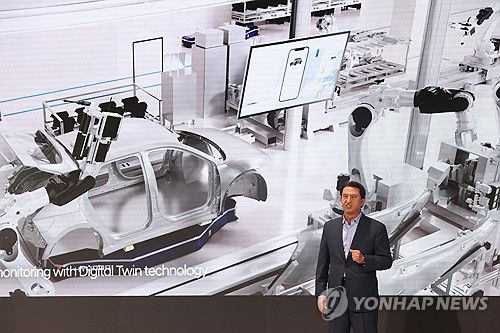 발표하는 호세 무뇨스 COO(서울=연합뉴스) 강민지 기자 = 호세 무뇨스 현대차그룹 글로벌 최고운영책임자(COO)가 28일 오후 서울 여의도 콘래드호텔에서 열린 'CEO 인베스터 데이'에서 발표를 하고 있다. 2024.8.28 mjkang@yna.co.kr