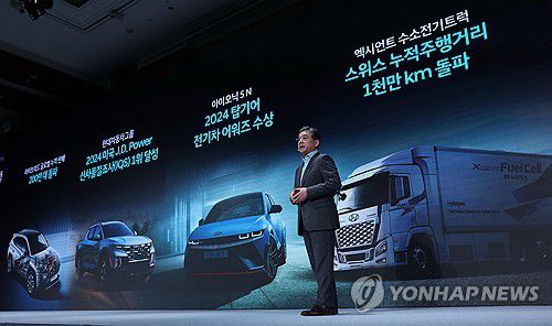 'CEO 인베스터 데이'에서 발표하는 장재훈 사장(서울=연합뉴스) 강민지 기자 = 장재훈 현대자동차 사장이 28일 오후 서울 여의도 콘래드호텔에서 열린 'CEO 인베스터 데이'에서 발표하고 있다. 2024.8.28 [공동취재] mjkang@yna.co.kr