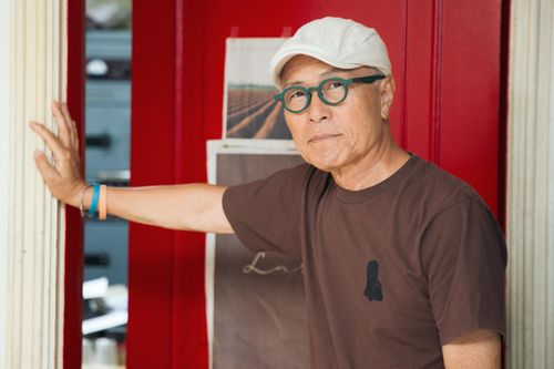 포즈 취하는 허영만 작가(서울=연합뉴스) 류효림 기자 = 만화가 허영만이 지난 30일 서울 강남구 자곡동 작업실에서 연합뉴스와 인터뷰에 앞서 포즈를 취하고 있다. 2024.9.1 ryousanta@yna.co.kr