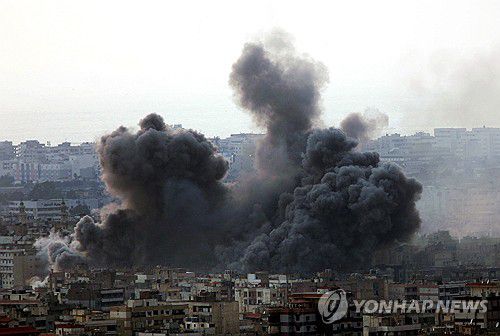 2006년 7월 전쟁 당시 이스라엘군의 베이루트 남부 외곽지역 공습[AP 연합뉴스. 재판매 및 DB 금지]