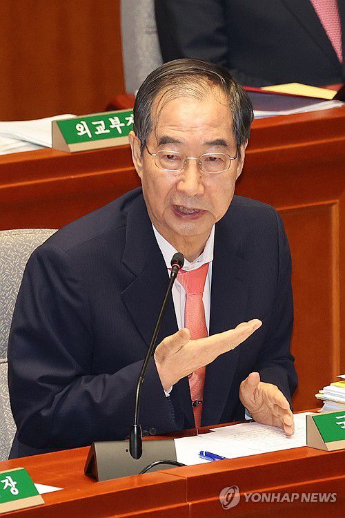 친일 논란' 항변하는 한덕수 총리(서울=연합뉴스) 김주성 기자 = 한덕수 국무총리가 2일 오전 국회에서 2023 회계연도 결산심사를 위해 열린 예산결산특별위원회 전체회의에서 '친일 논란'과 관련한 질의에 답하고 있다. 2024.9.2 utzza@yna.co.kr