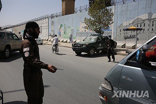 2일 자폭테러 후 경비를 강화한 아프간 수도 카불[신화 연합뉴스 자료사진. 재판매 및 DB 금지]