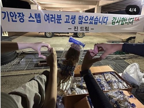 방탄소년단(BTS) 진, '대환장 기안장' 스태프 전원에 선물[스튜디오 모닥 인스타그램. 재판매 및 DB 금지]