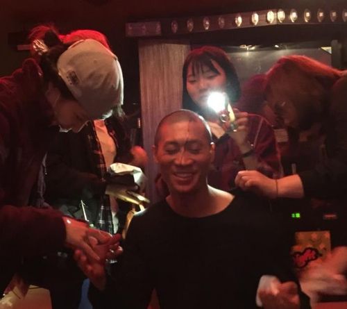 영화 범죄도시 분장팀장으로 일하던 조은혜(왼쪽)[조은혜 본인 제공. 재배포 및 DB 금지]