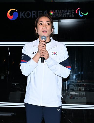 소감 밝히는 골볼 주장 김희진(서울=연합뉴스) 7일 오후(현지시간) 프랑스 파리 8구 선착장에서 열린 '선수단의 밤' 행사에서 골볼 대표팀 주장 김희진이 2024 파리 패럴림픽을 치른 소감을 말하고 있다. [대한장애인체육회 제공. 재판매 및 DB금지]