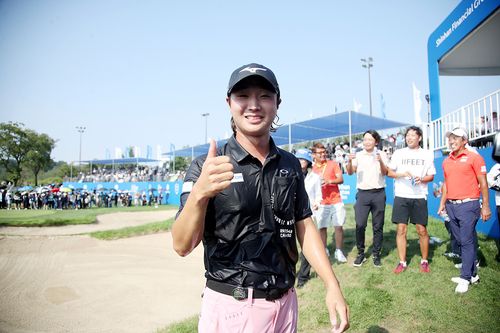 우승 확정 후 기뻐하는 히라타[신한금융그룹 제공. 재판매 및 DB 금지]