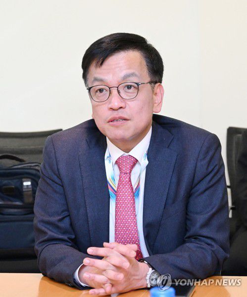 최상목 부총리 겸 기획재정부 장관(2024.4.18)최상목 부총리 겸 기획재정부 장관이 18일(현지시간) 미국 워싱턴 D.C. 세계은행에서 가진 기자간담회에서 답변하고 있다. [기획재정부 제공. 재판매 및 DB금지]