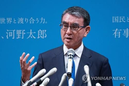 日 자민당 총재 선거 출마 선언하는 고노 다로    (도쿄 AFP=연합뉴스) 고노 다로 일본 디지털상이 26일 도쿄 국회에서 기자회견을 열고 다음달 27일 열리는 자민당 총재 선거 출마를 선언히고 있다. 2009년과 2021년에도 자민당 총재 선거에 출마했던 고노 디지털상은 이번이 세번째 도전이다. 2024.08.27     passion@yna.co.kr (끝)