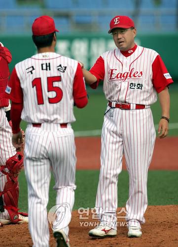 한화 코치로 활약할 당시의 최동원 코치[연합뉴스 자료사진]