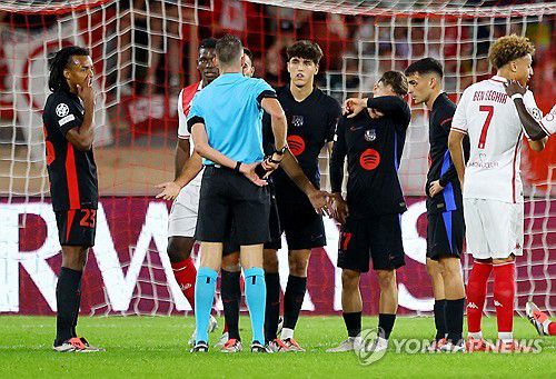 퇴장 당하는 가르시아[로이터=연합뉴스]