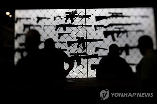 5월 전미총기협회 행사에 전시된 AR-15계열 총기들[로이터 연합뉴스 자료사진. 재판매 및 DB 금지]