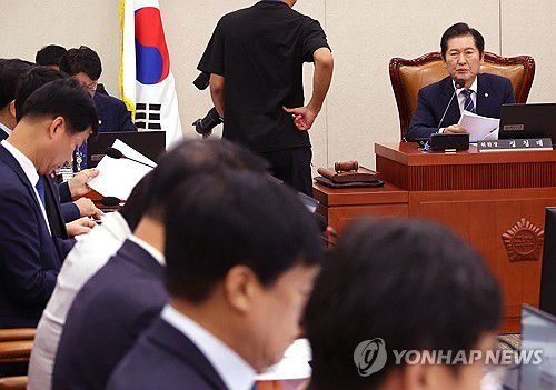 법사위 전체회의(서울=연합뉴스) 신준희 기자 = 25일 국회에서 열린 법제사법위원회 전체회의에서 정청래 위원장이 발언하고 있다. 2024.9.25 hama@yna.co.kr