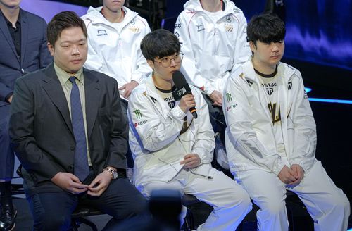 질문 답하는 젠지     (서울=연합뉴스) 김주환 기자 = 젠지 e스포츠가 26일 서울 종로구 LoL 파크에서 열린 2024 롤드컵 기자 간담회 행사에서 질문에 답하고 있다. 왼쪽부터 김정수 감독, '기인' 김기인, '캐니언' 김건부. 2024.9.26 jujuk@yna.co.kr