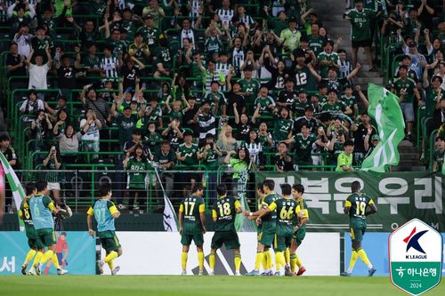 전진우의 극장골을 기뻐하는 전북 선수들[한국프로축구연맹 제공. 재판매 및 DB금지]