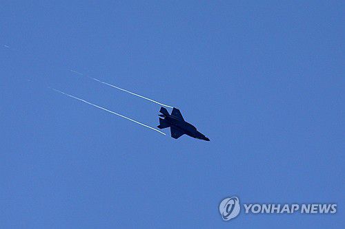 레바논 남부 상공을 나는 이스라엘군 F-35 전투기[EPA 연합뉴스 자료사진. 재판매 및 DB 금지]