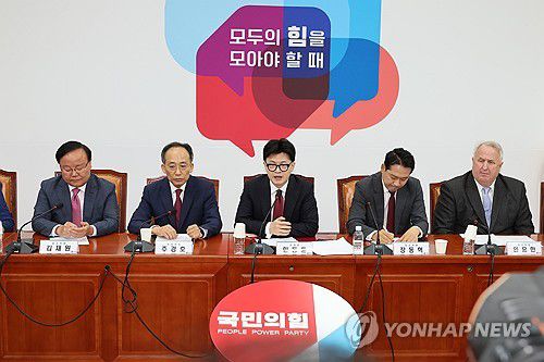 국민의힘 최고위원회의(서울=연합뉴스) 김주성 기자 = 국민의힘 한동훈 대표가 7일 오전 서울 여의도 국회에서 열린 최고위원회의에서 발언하고 있다. 2024.10.7 utzza@yna.co.kr