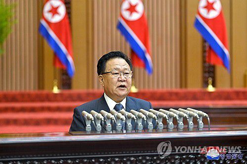 북한, 제14기 제11차 최고인민회의 개최(평양 조선중앙통신=연합뉴스) 북한은 지난 7~8일 평양 만수대의사당에서 최고인민회의 제14기 제11차 회의를 열어 사회주의헌법 일부 내용을 수정보충(개정)했다고 조선중앙통신이 9일 보도했다. 사진은 최고인민회의에서 보고하는 최룡해 최고인민회의 상임위원장. 2024.10.9      [국내에서만 사용가능. 재배포 금지. For Use Only in the Republic of Korea. No Redistribution] nkphoto@yna.co.kr