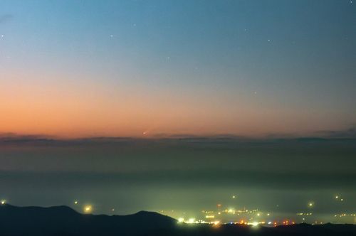 쯔진산-아틀라스 혜성쯔진산-아틀라스 혜성이 근일점을 돌기 전인 지난달 26일 보현산천문대에서 촬영한 모습. [전영범 책임연구원 제공. 재판매 및 DB 금지]