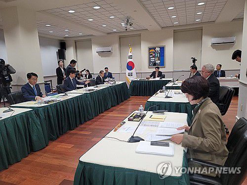 국회 외통위 주미대사관 국정감사(워싱턴=연합뉴스) 조준형 특파원 = 국회 외교통일위원회는 11일(현지시간) 워싱턴 DC의 주미대사관에서 국정감사를 진행했다. 2024.10.11 jhcho@yna.co.kr