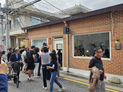 한강이 운영하는 독립서점 '책방오늘'[촬영 박형빈]