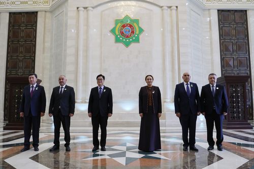 제2차 한국-중앙아시아 국회의장 회의 참석한 의회 정상들왼쪽부터 예를란 코사노프 카자흐스탄 하원의장, 누를란벡 샤키예프 키르기스스탄 국회의장, 우원식 국회의장, 뒤냐고젤 굴마노바 투르크메니스탄 국회의장, 마흐맛토이르 조키르조다 타지키스탄 하원의장, 누르딘존 이스마일로프 우즈베키스탄 하원의장 [국회의장실 제공]