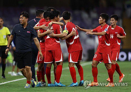 지난 10일 아랍에미리트와 맞붙은 북한 축구대표팀 선수들[로이터=연합뉴스]