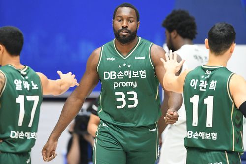 10월 13일 열린 KBL 컵대회 결승에서 DB의 이선 알바노, 치나누 오누아쿠, 이관희[KBL 제공. 재판매 및 DB 금지]