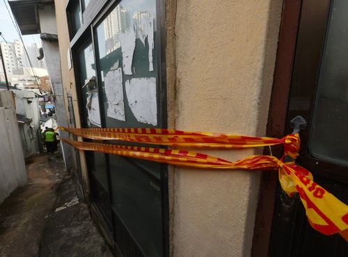 골목골목 빈집부산 옛 도심 골목을 걷다 보면 공 폐가로 '출입 통제' 안내가 붙은 집들을 어렵지 않게 찾아볼 수 있다. [손형주 기자]