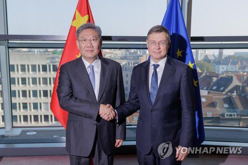 중국-EU 통상수장의 지난 9월 회동[연합뉴스 자료사진. 재판매 및 DB 금지]