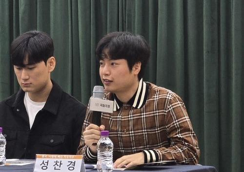 작곡가 성찬경(서울=연합뉴스) 임순현 기자 = 작곡가 성찬경이 31일 국립극장에서 열린 '음악 오디세이: 천하제일상' 기자간담회에서 취재진 질문에 답변하고 있다. 2024.10.31 hyun@yna.co.kr