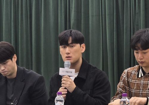 작곡가 정혁(서울=연합뉴스) 임순현 기자 = 작곡가 정혁이 31일 국립극장에서 열린 '음악 오디세이: 천하제일상' 기자간담회에서 취재진 질문에 답변하고 있다. 2024.10.31 hyun@yna.co.kr